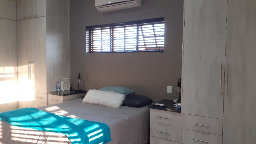 5 Bedroom Property for Sale in Campher Park Eastern Cape
